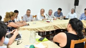 94729-el-ministro-villada-analizo-junto-a-intendentes-la-situacion-del-transporte-del-interior