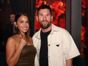 Lionel-Messi-y-Antonela-Roccuzzo-en-la-fiesta-de-Biza-620x464.jpg