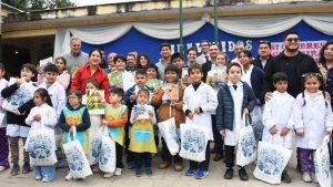 96011-la-provincia-continua-con-la-entrega-de-kits-escolares (1)