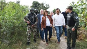 96131-saenz-y-bullrich-recorrieron-puntos-clave-de-la-frontera-con-bolivia-y-evaluaron-el-servicio-de-seguridad-en-el-paso-internacional-de-aguas-blancas (1)