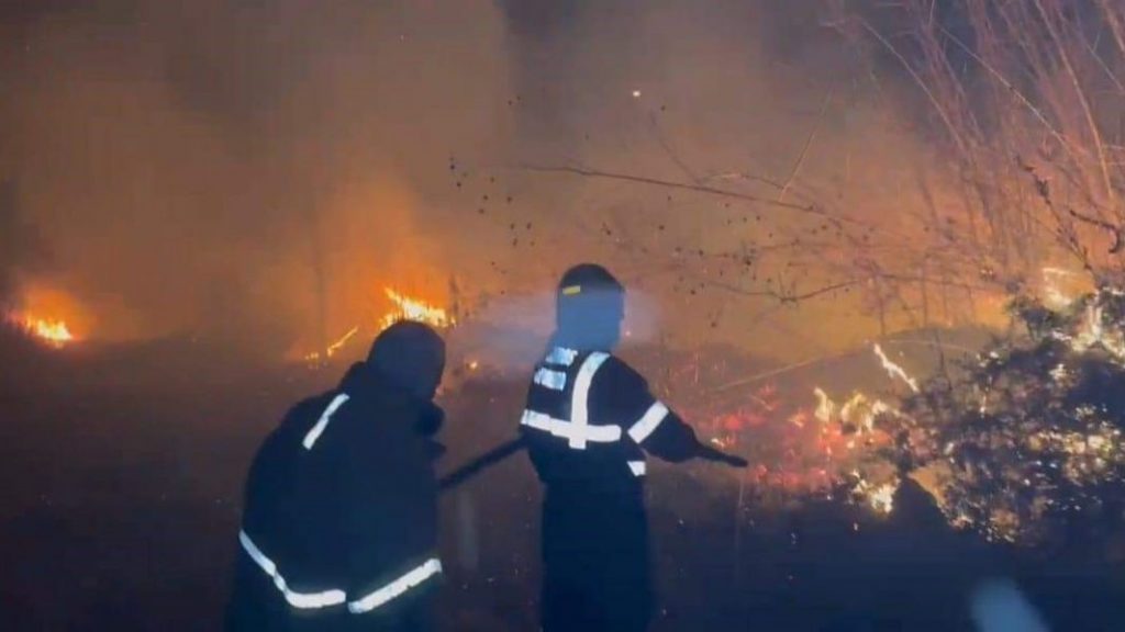 97042-destacan-el-compromiso-de-los-equipos-que-trabajan-en-el-combate-de-incendios-forestales-en-salta-20240804220558