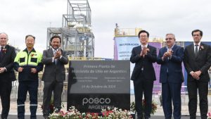 98381-saenz-inauguro-en-salta-la-primera-planta-comercial-de-produccion-de-hidroxido-de-litio-del-pais