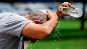 98754-las-altas-temperaturas-suponen-riesgo-de-deshidratacion-y-golpe-de-calor