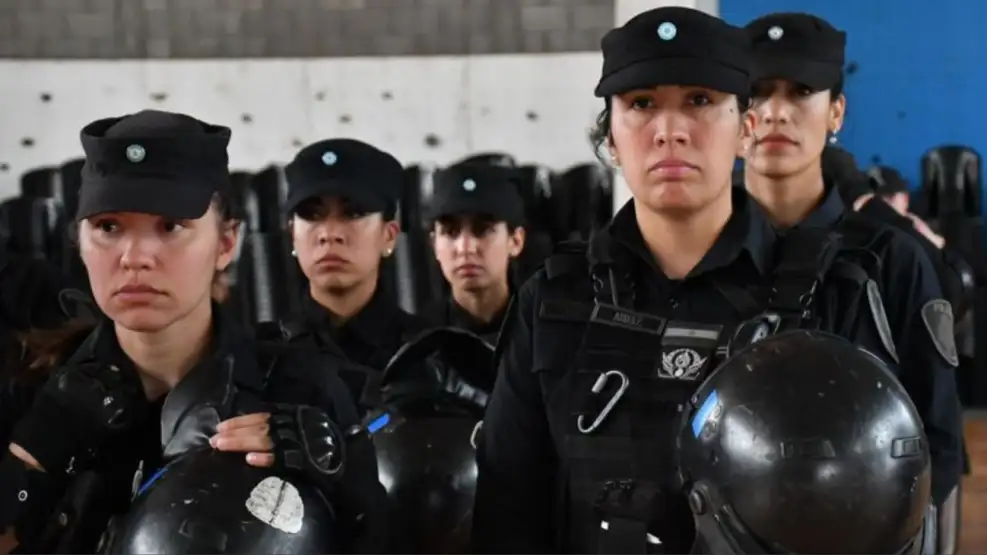 cuerpo-femenino-de-orden-urbano-de-la-policia-de-la-ciudad-20241121-1916455